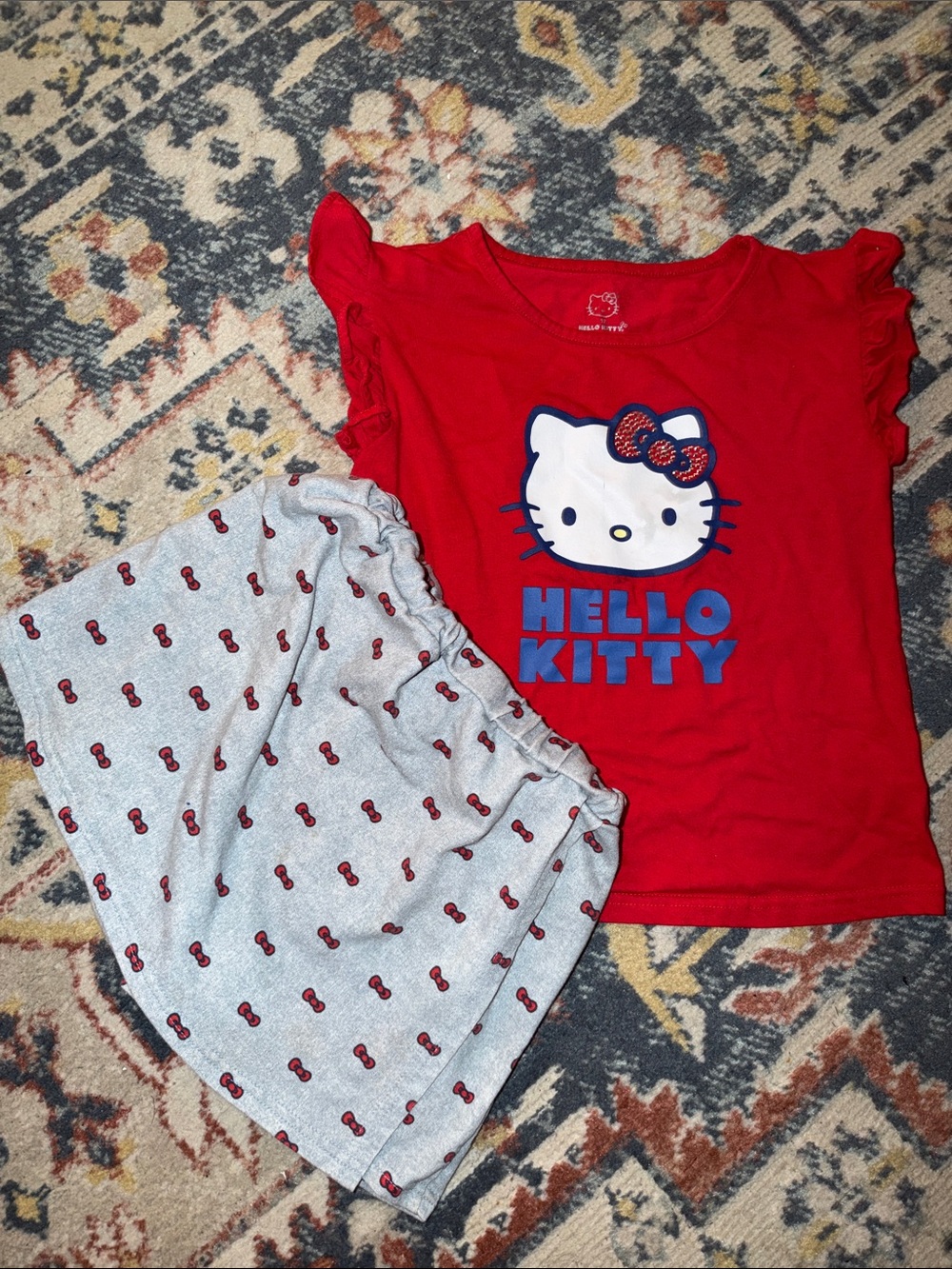 Gorgeous girls Hello Kitty Red Top with Gray Bow-Print Skort Set fits 10 yrs